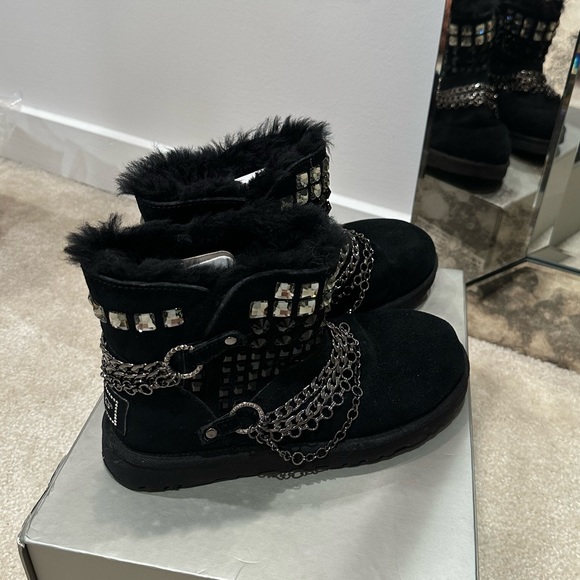 Limited edition UGG Swarovski Crystal boots - Picture 3 of 5